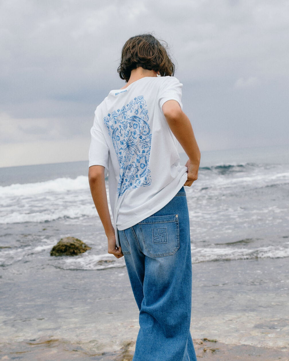 Modelshot / White / Detail